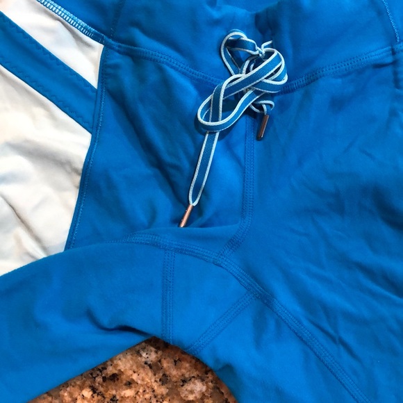 Lululemon heat it up crop size 4 - Picture 4 of 8